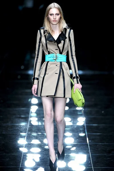 Look 3